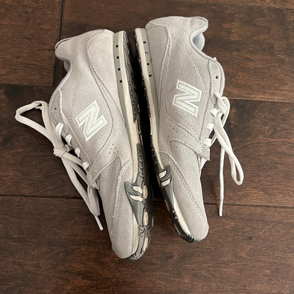 New Balance Gray Women's Sneakers - Picture 6 of 8